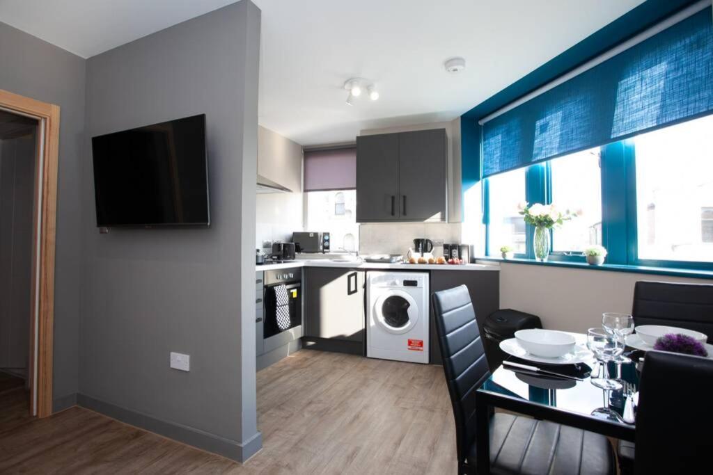 Fresh Modern 1Bd Apartment In Centre Of Wigan Exterior photo