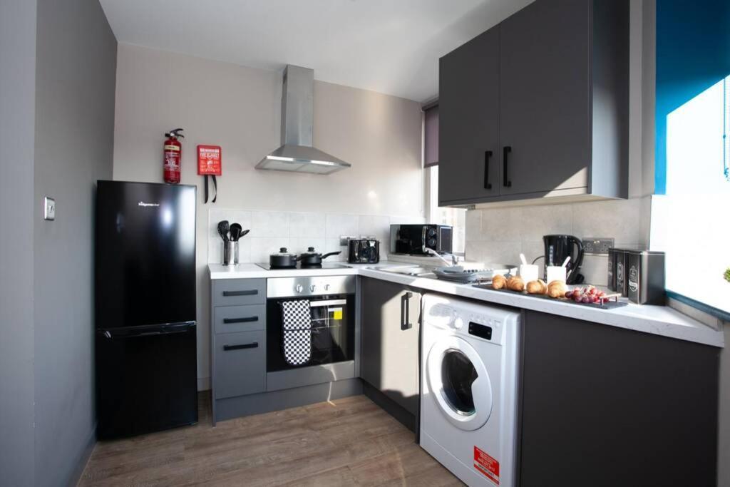 Fresh Modern 1Bd Apartment In Centre Of Wigan Exterior photo